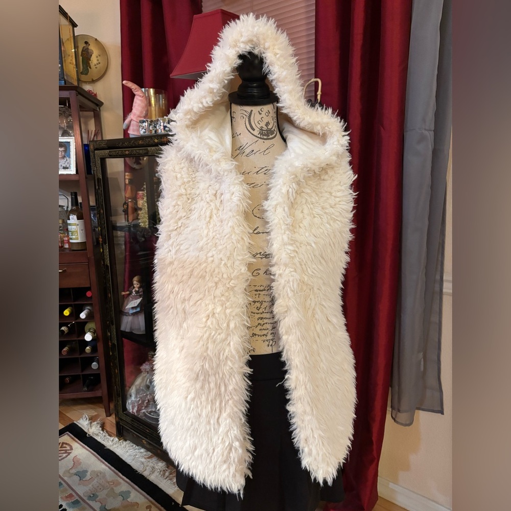 Xhilaration Cream Faux Fur Hooded Vest